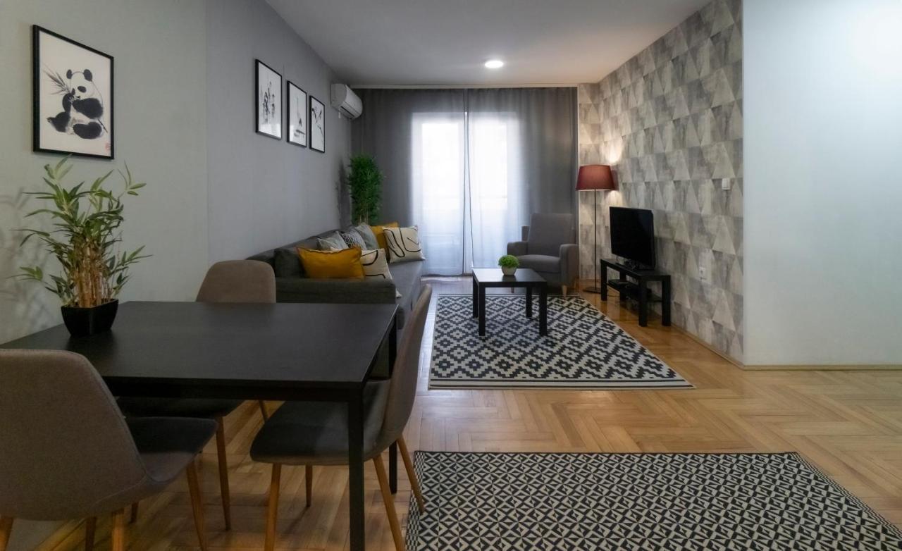 Central Fenix Apartment - Free Private Parking-Fast Wi-Fi Novi Sad Exterior photo
