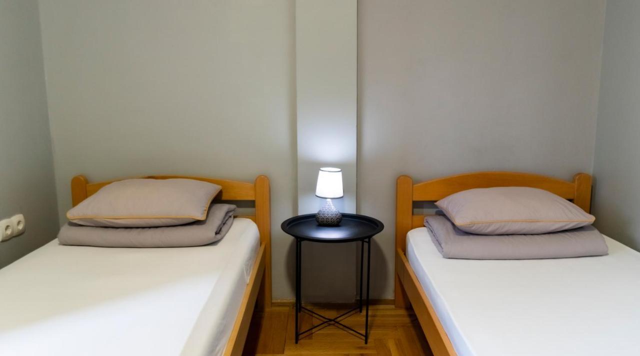 Central Fenix Apartment - Free Private Parking-Fast Wi-Fi Novi Sad Exterior photo