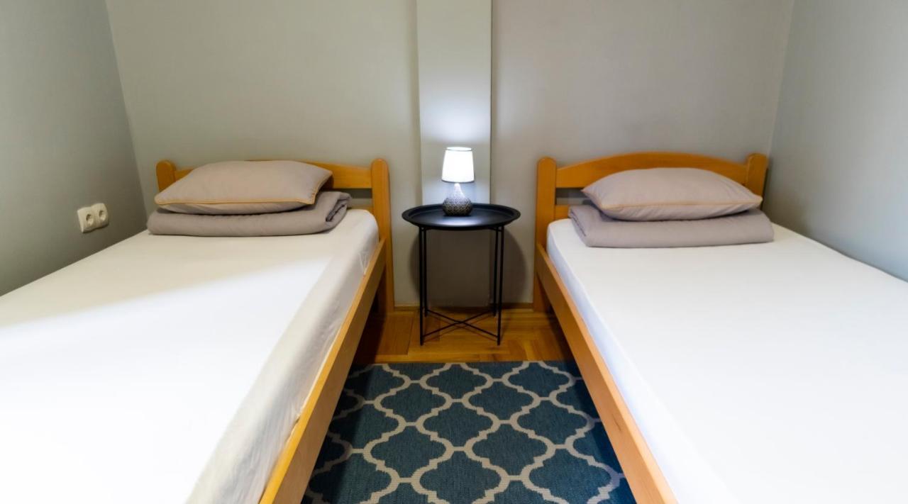 Central Fenix Apartment - Free Private Parking-Fast Wi-Fi Novi Sad Exterior photo